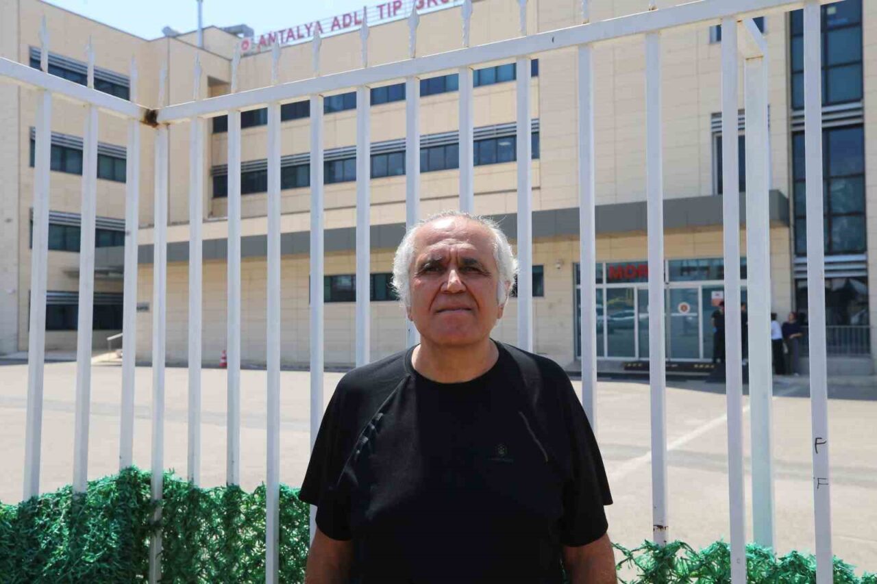 Antalya’da işyerinden çıkan ve kendisini almak için bekleyen babasının kullandığı