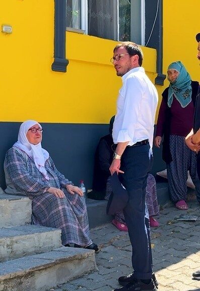 Tokat’ta halkla iç içe samimi tavırlarıyla merhum babası Recep Yazıcıoğlu’nu