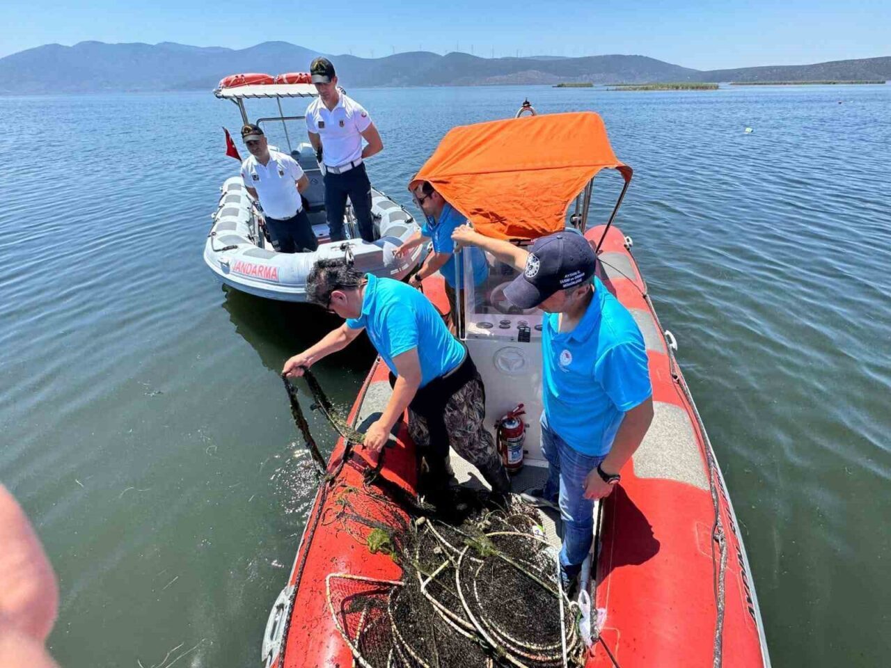 Aydın’ın Söke ilçesinde sahaya inen ilçe tarım ekipleri, jandarma ekipleriyle
