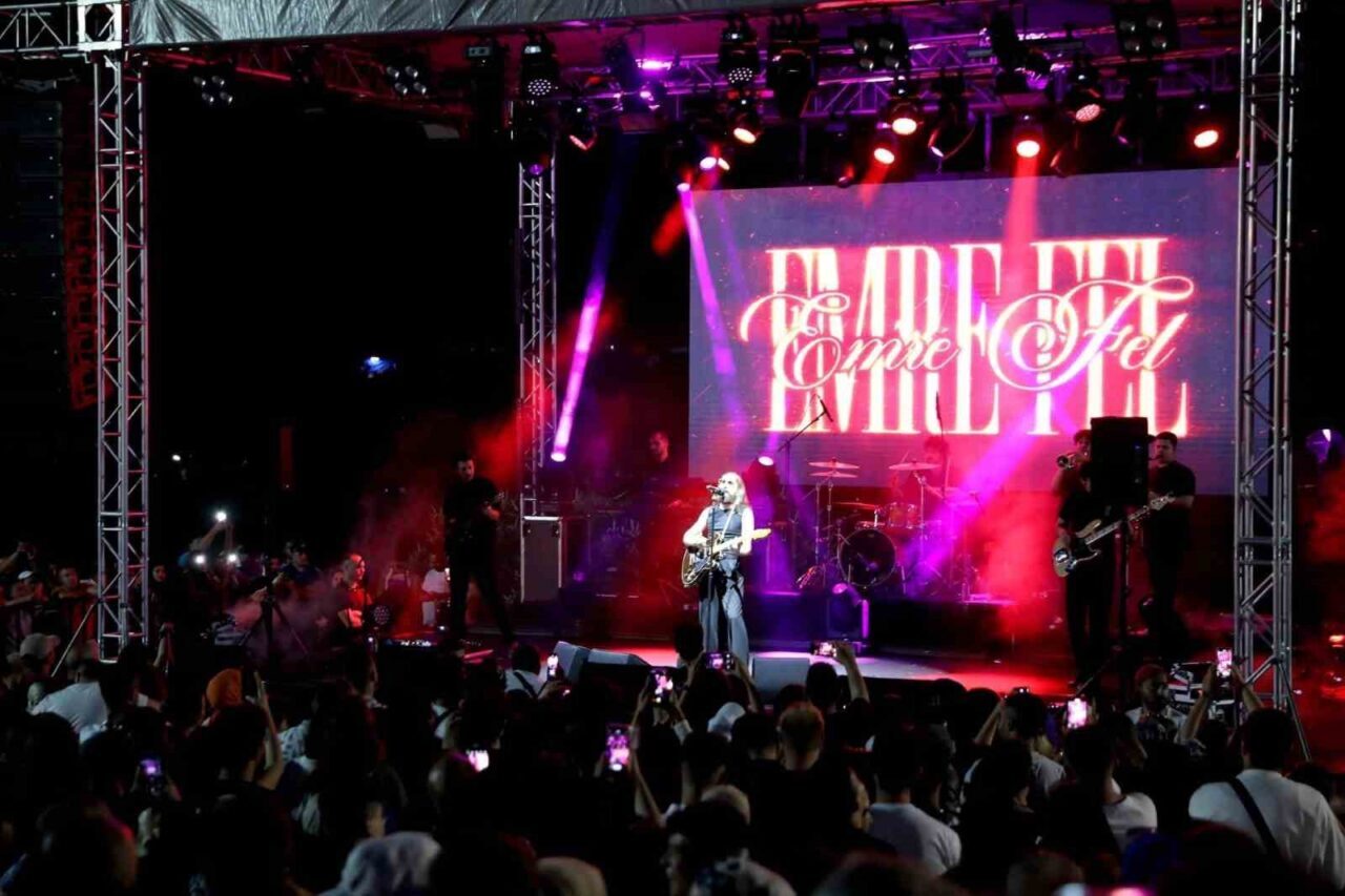 Samsun’un Bafra ilçesinde, yeni Anadolu müziğinin sevilen ismi Emre Fel