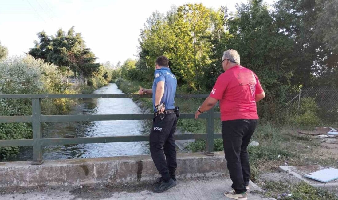 Samsun’un Bafra ilçesinde sulama kanalına düşen bir kişi, çevredeki vatandaşlar