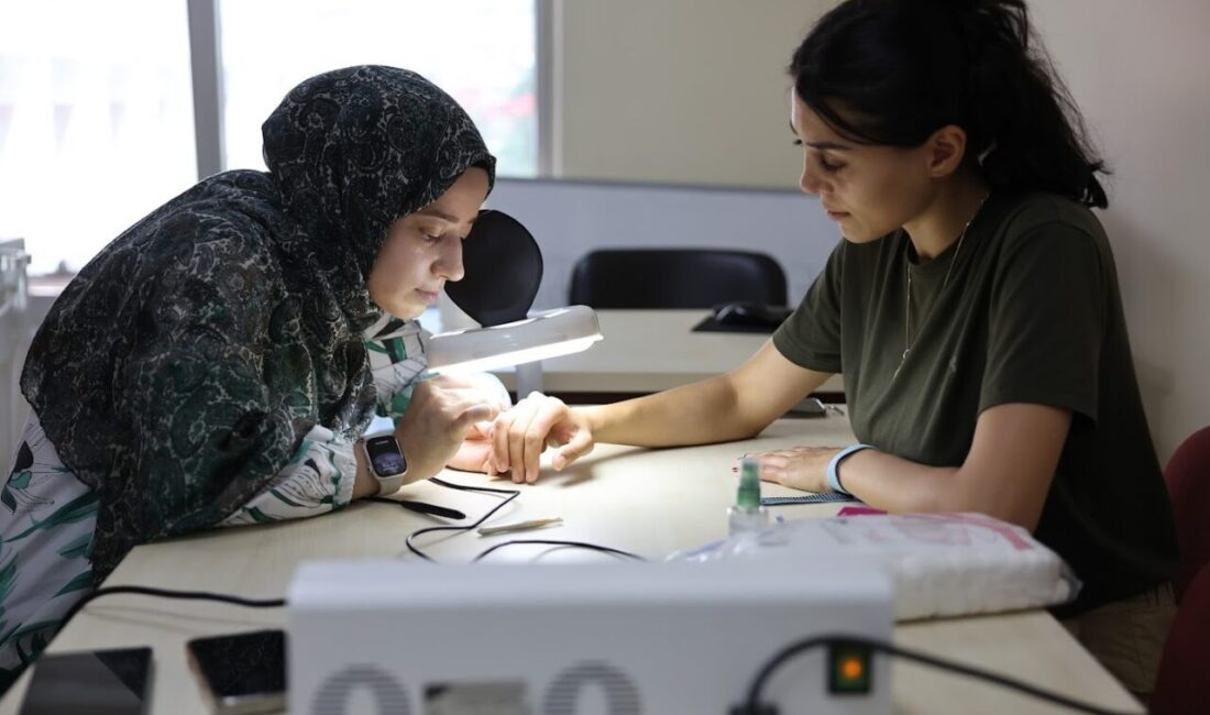 Bağcılar Belediyesi’nin düzenlediği Güzellik, Saç ve Cilt Bakım Hizmetleri Kursu’na