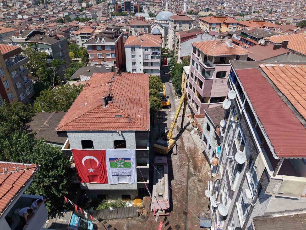 İstanbul’un Bahçelievler ilçesinde kentsel dönüşüm projesi kapsamında Cumhuriyet Mahallesi’nde yer
