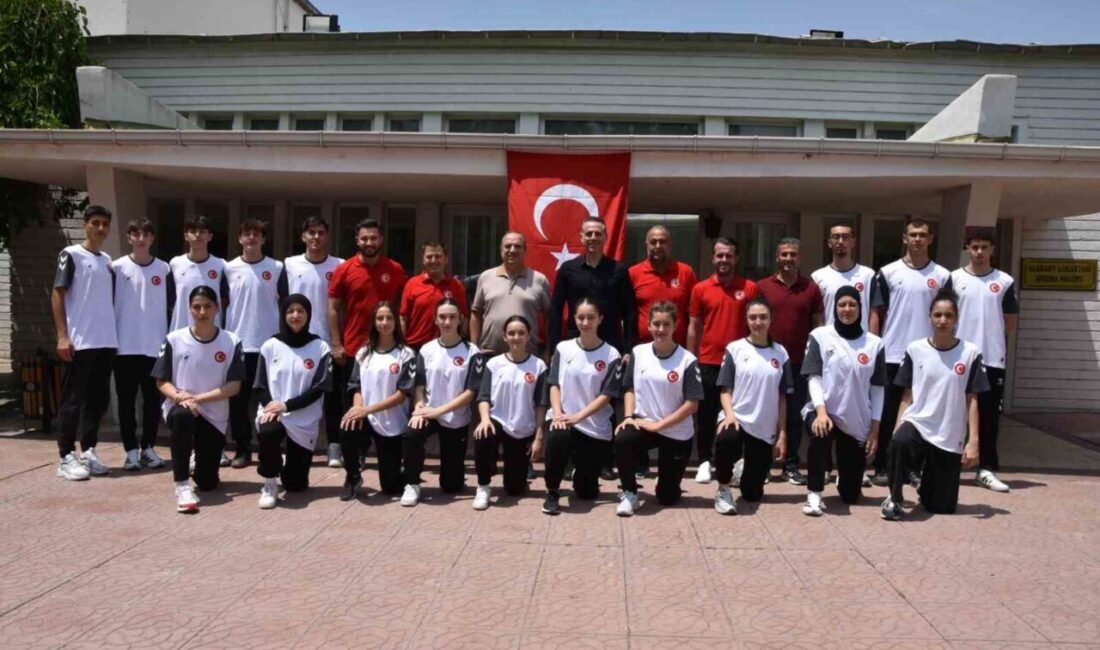 Türkiye Taekwondo Federasyonu Başkanı Bahri Tanrıkulu ve Başkanvekili İbrahim Özbay,