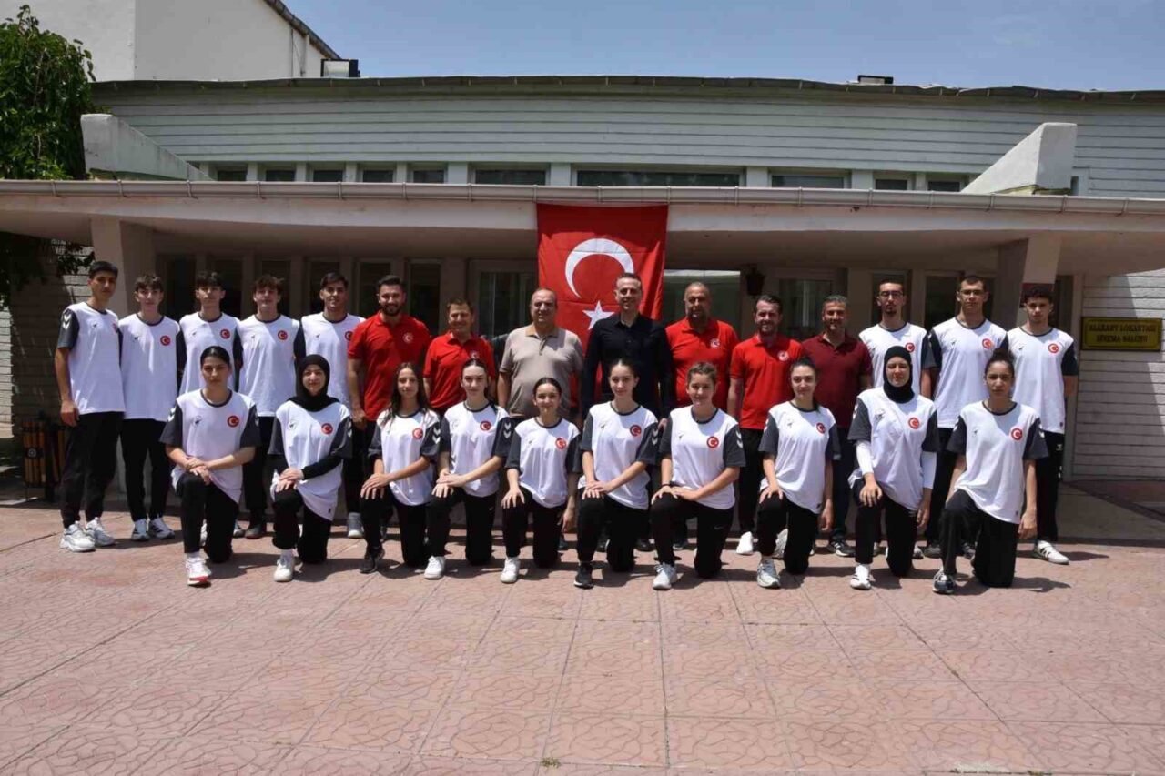 Türkiye Taekwondo Federasyonu Başkanı Bahri Tanrıkulu ve Başkanvekili İbrahim Özbay,