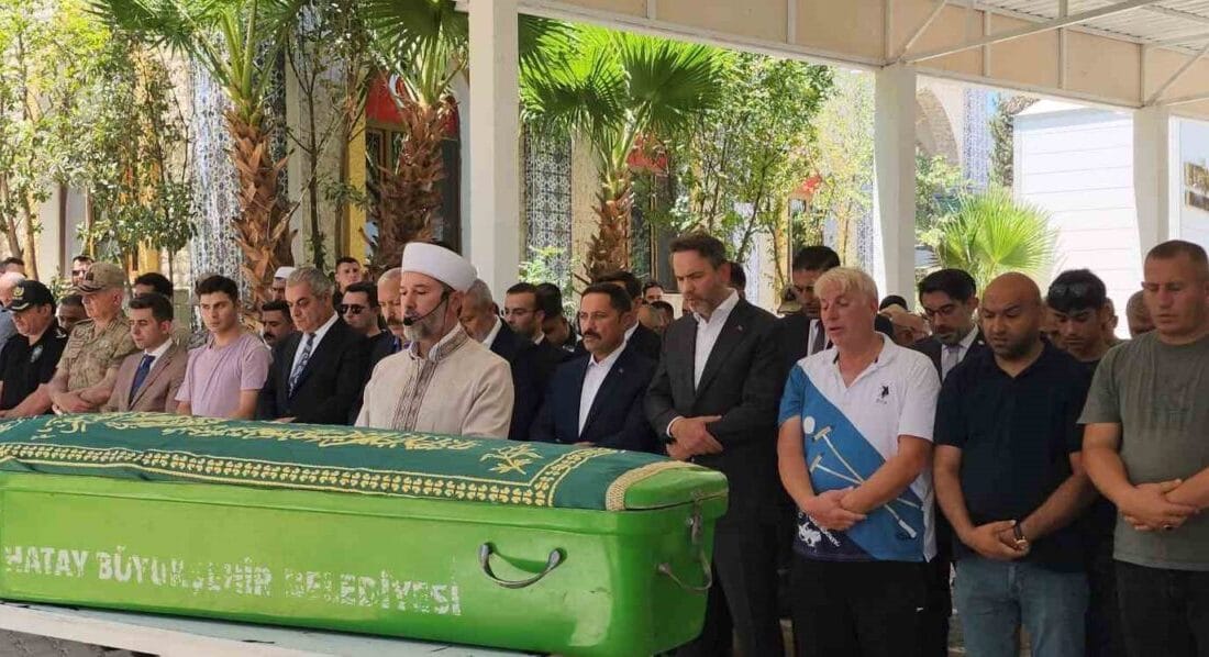 Enerji ve Tabii Kaynaklar Bakanı Alparslan Bayraktar, Hatay’ın Kırıkhan ilçesinde