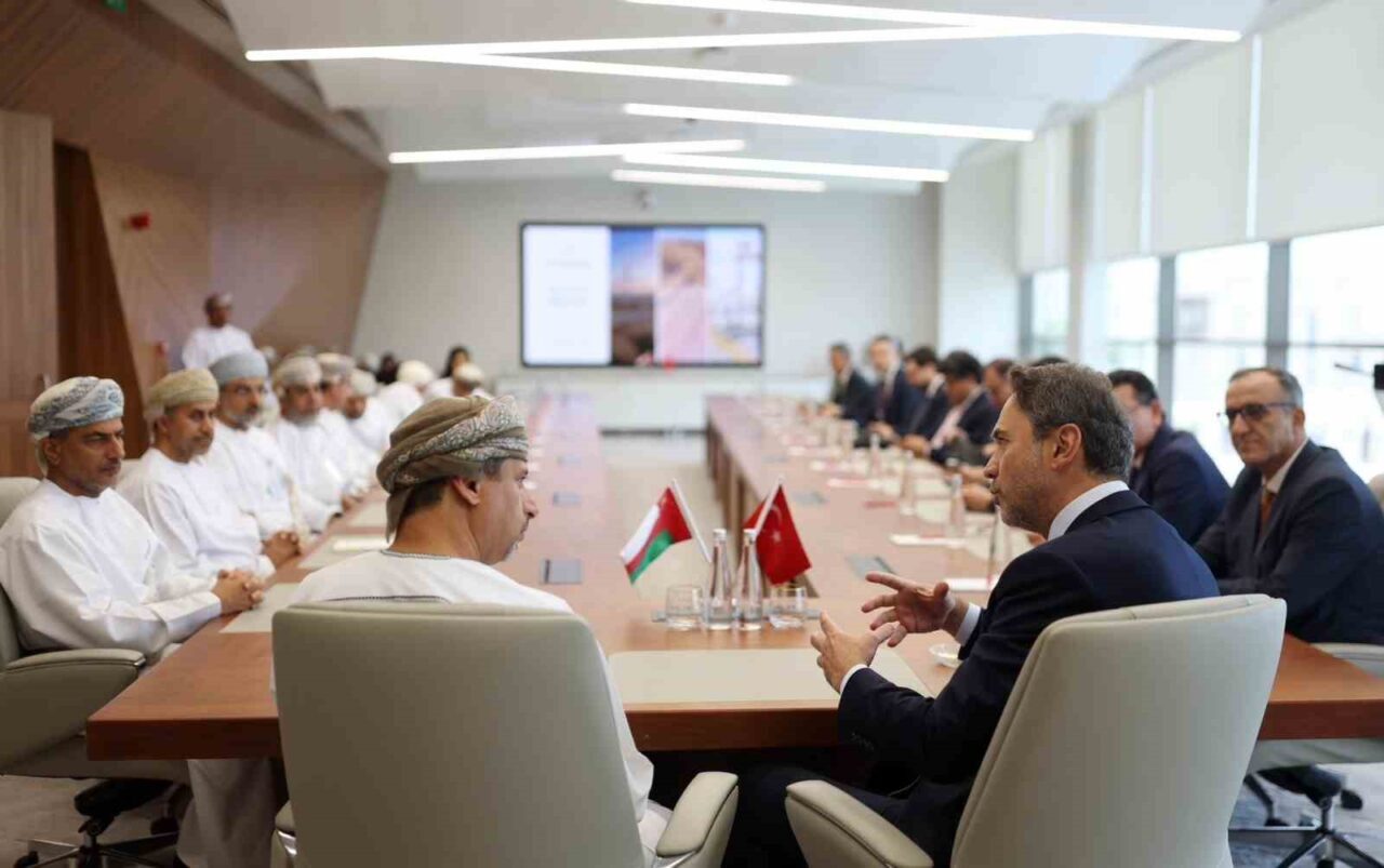 Enerji ve Tabii Kaynaklar Bakanı Alparslan Bayraktar, Maskat’ta Umman Enerji