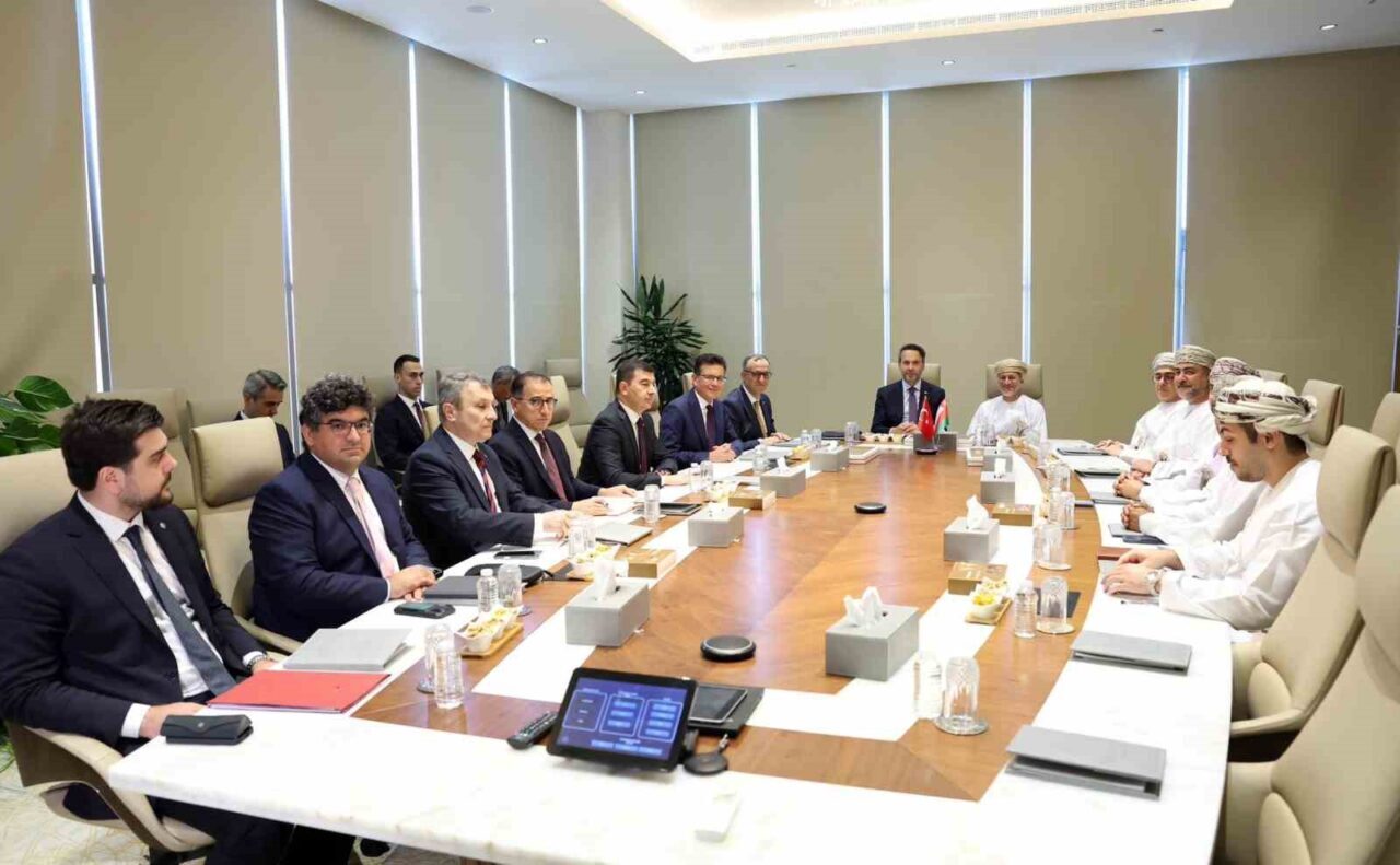 Enerji ve Tabii Kaynaklar Bakanı Alparslan Bayraktar, Maskat temasları çerçevesinde