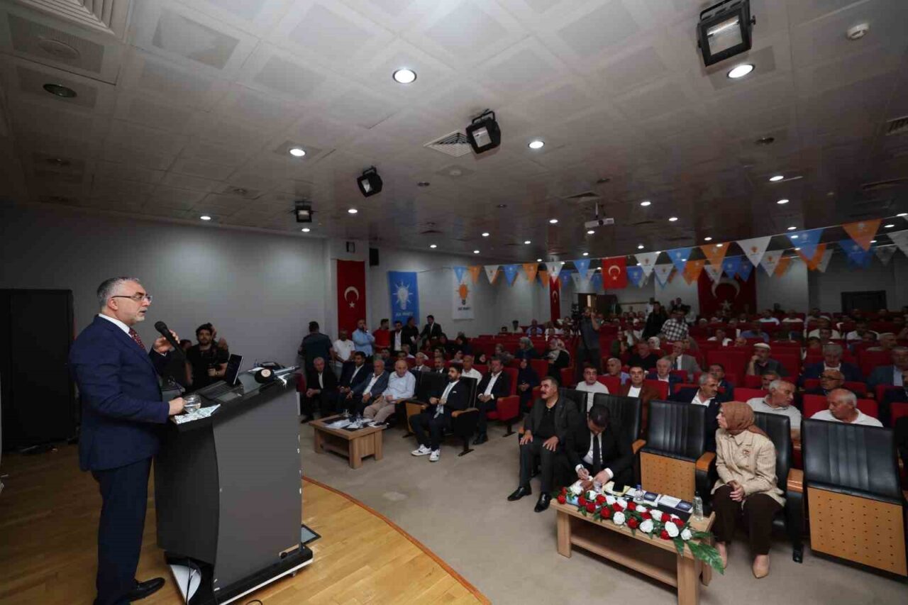 Çalışma ve Sosyal Güvenlik Bakanı Prof. Dr. Vedat Işıkhan, çeşitli