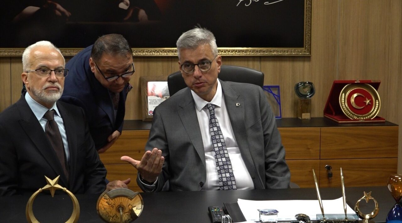 Sağlık Bakanı Prof. Dr. Kemal Memişoğlu, Seyitgazi ilçesinde yangına müdahale