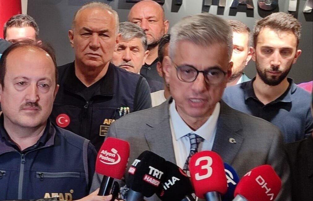 Eskişehir’in Seyitgazi ilçesinde çıkan ve Afyonkarahisar’a da sıçrayan yangında yaralanarak