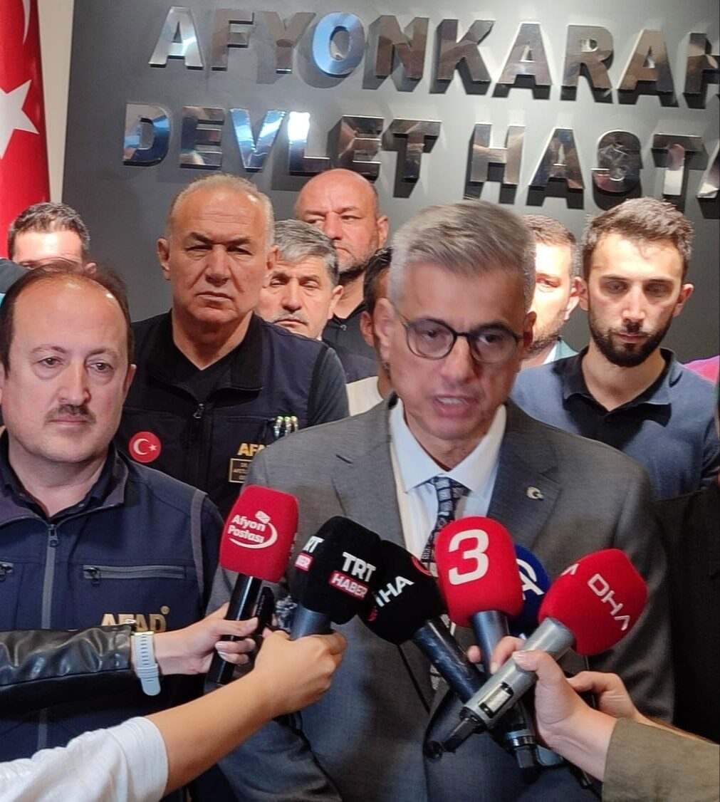 Eskişehir’in Seyitgazi ilçesinde çıkan ve Afyonkarahisar’a da sıçrayan yangında yaralanarak