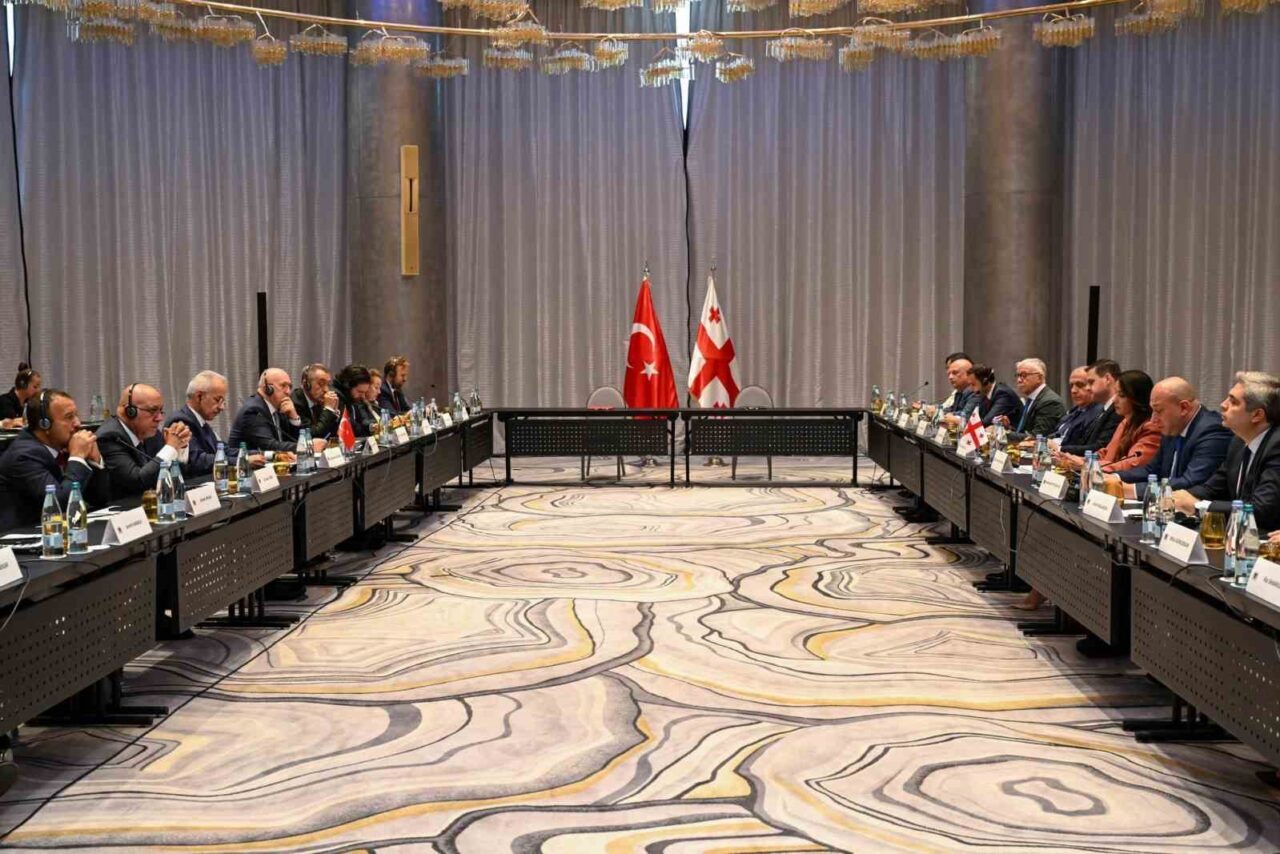 Ulaştırma ve Altyapı Bakanı Abdulkadir Uraloğlu, Gürcistan’da düzenlenen Hükümetlerarası Karma