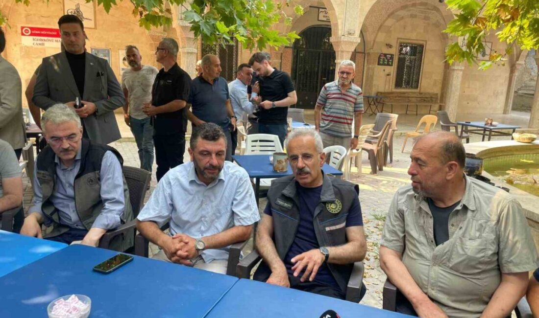 Ulaştırma ve Altyapı Bakanı Abdulkadir Uraloğlu, Orhaneli’nde çıkan yangına ayağı