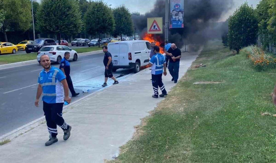 Bakırköy’de seyir halindeki bir araç alev alev yandı. İtfaiye ekiplerinin