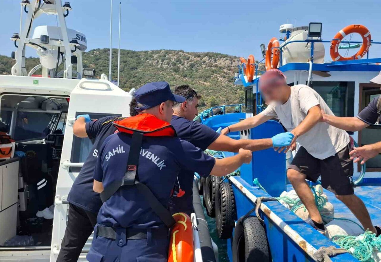 Muğla’nın Milas ilçesi açıklarında balıkçı teknesinde rahatsızlanan vatandaş Sahil Güvenlik