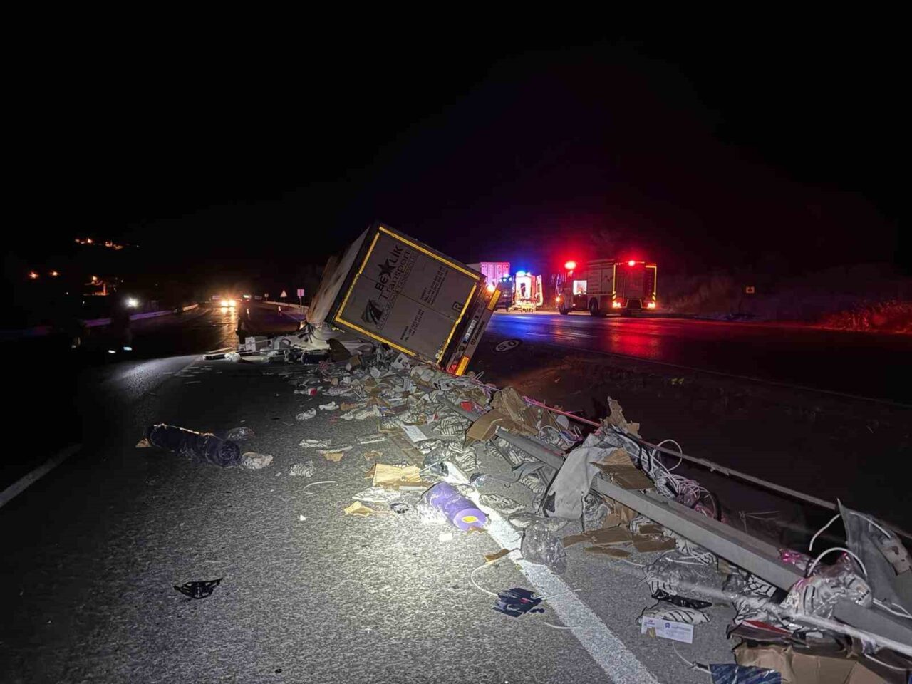 Balıkesir-Bursa kara yolu Balıkesir istikameti Susurluk Sultançayır mevkiinde meydana gelen
