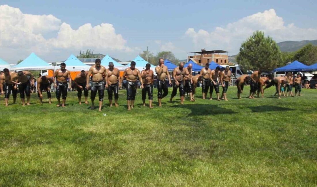 Balıkesir’in Burhaniye ilçesinde düzenlenen geleneksel 9. Kızıklı Yağlı Güreşleri yoğun