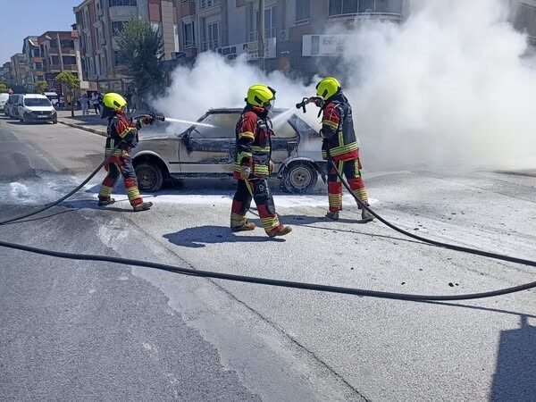 Balıkesir’in Karesi ilçesinde seyir halindeki LPG’li TOFAŞ otomobil nedeni bilinmeyen