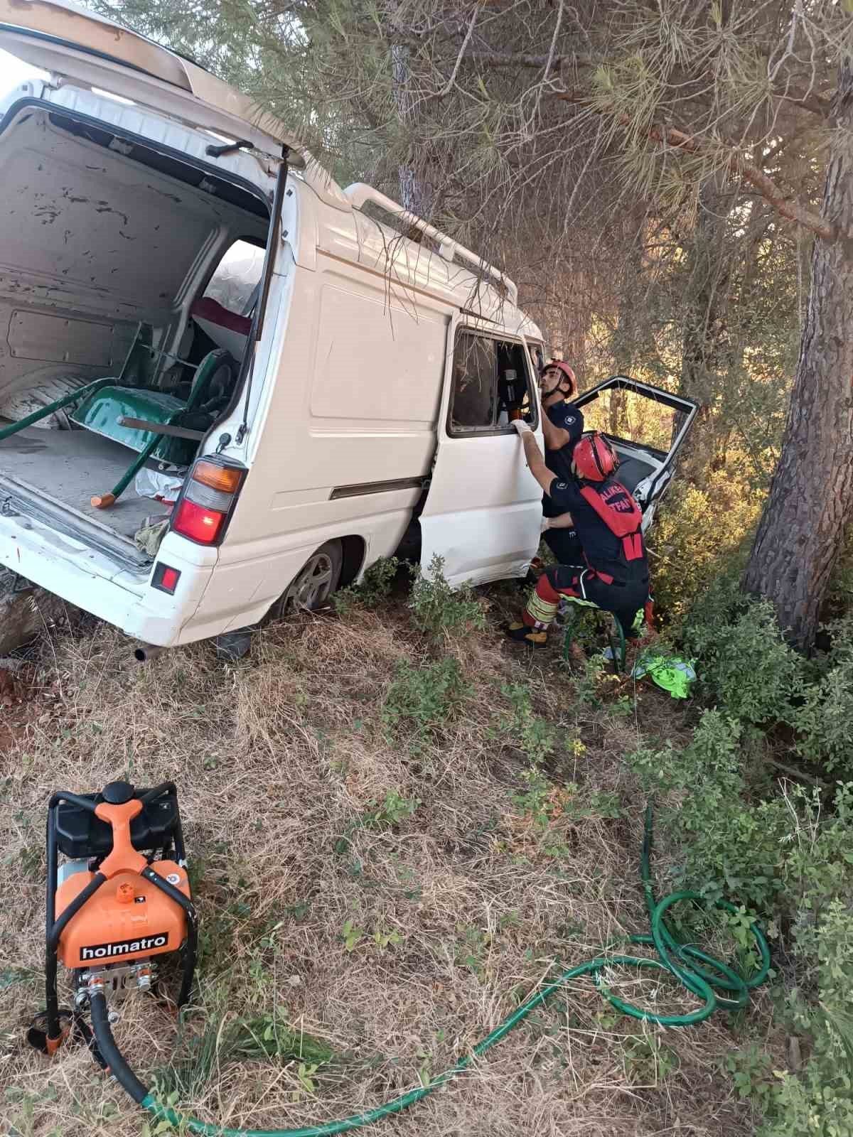 Balıkesir-Kütahya karayolunun Selimağa kırsalında meydana gelen tek taraflı trafik kazasında