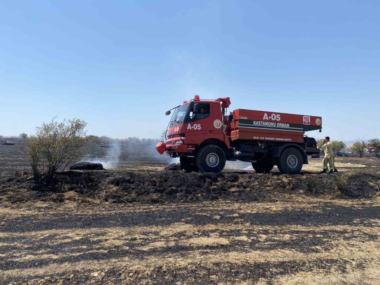 Kastamonu’da balya makinesinden kaynaklı çıkan yangınında 25’i ekili olmak üzere