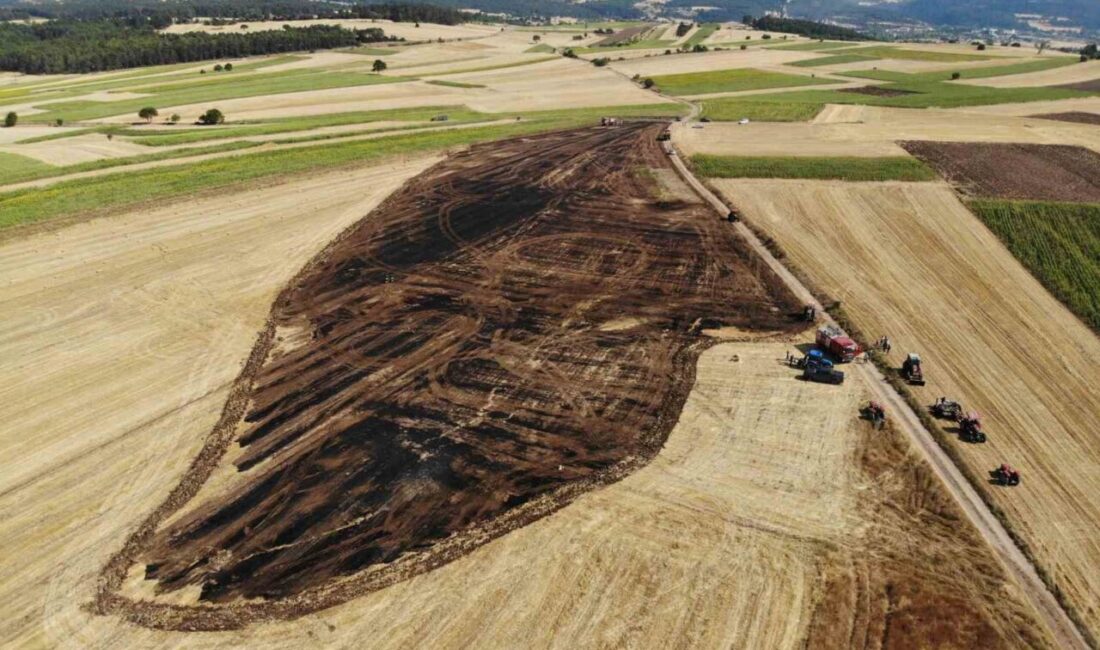 Bolu’da balya yapan bir çiftçi, karşı tarlada yükselen dumanları fark
