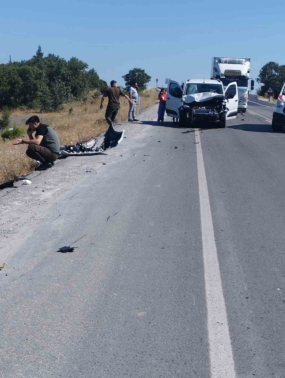 Balıkesir’in Balya ilçesinde meydana gelen ilginç trafik kazasında aniden yola