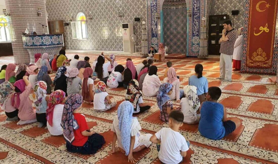 Balıkesir’in Bandırma ilçesinde, İlçe Müftülüğü tarafından yaz Kur’an kurslarına katılan