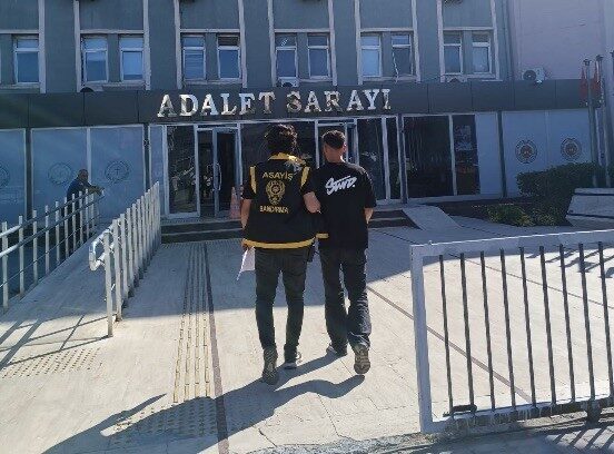 Balıkesir’in Bandırma ilçesinde polis ekipleri tarafından aranan şahıslara yönelik gerçekleştirilen