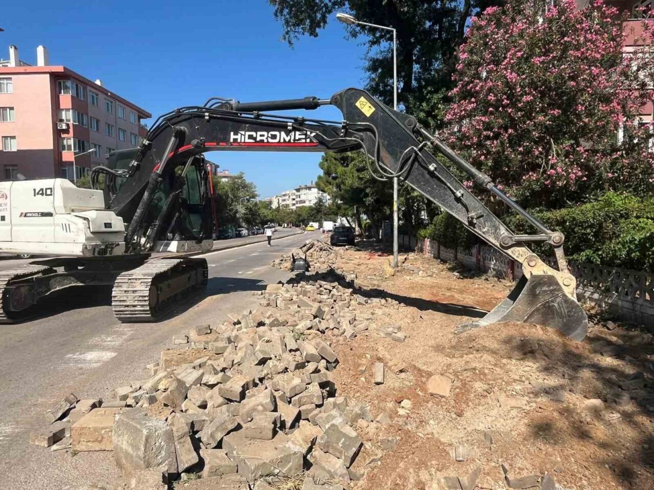 Bandırma Belediyesi, kent genelinde yaya ulaşımını kolaylaştırmak ve şehir estetiğini