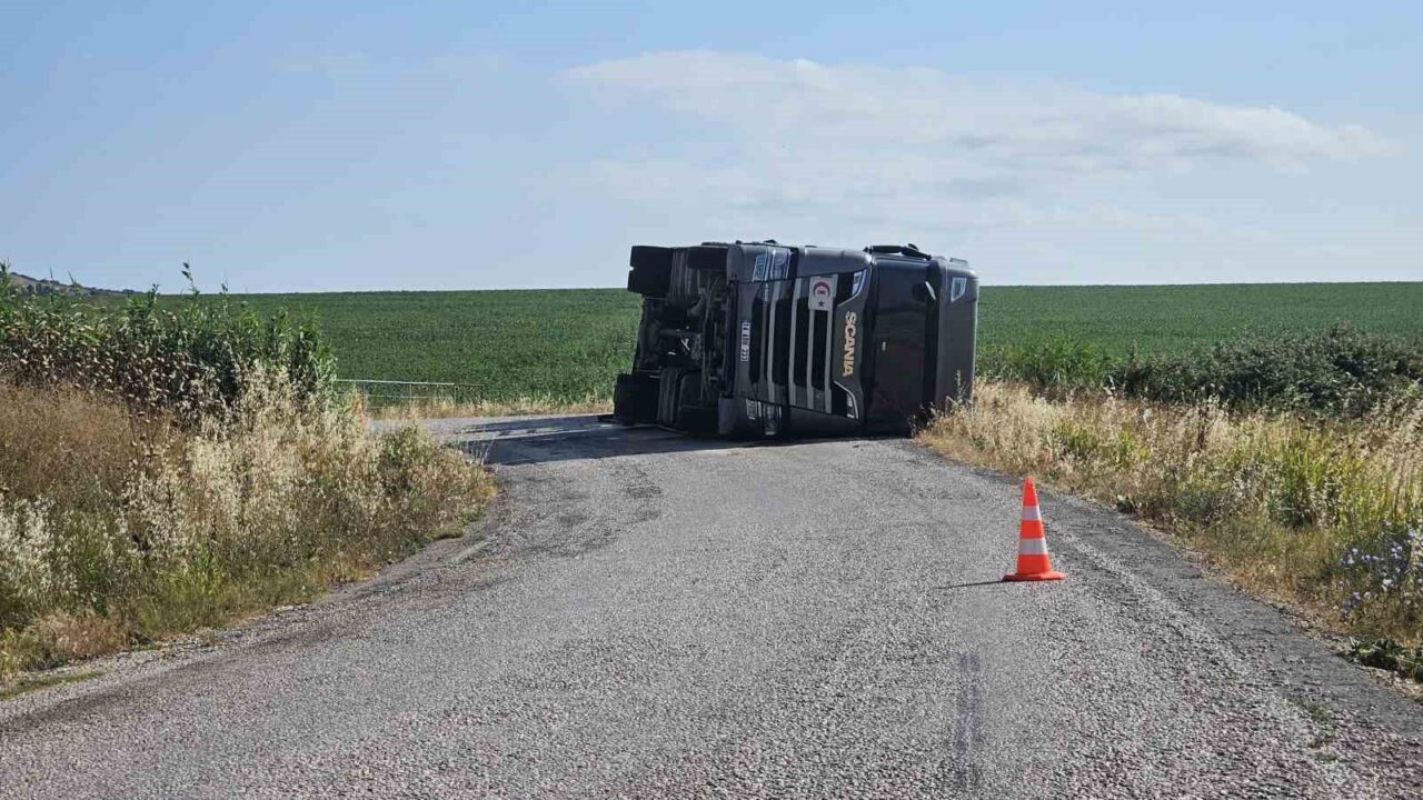 Balıkesir’in Bandırma ilçesinde sabah saatlerinde kimyasal madde yüklü bir tır