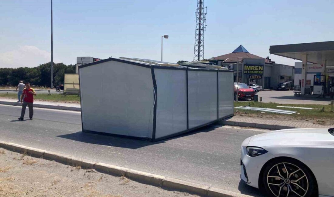 Balıkesir’in Bandırma ilçesinde Küçük Sanayi Sitesi girişinde seyir halindeki bir