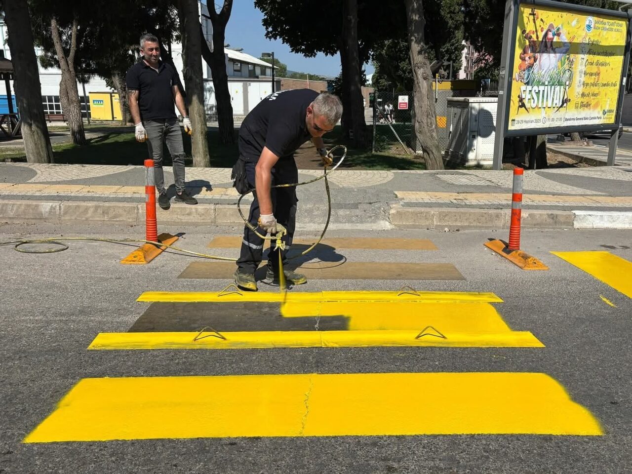 Balıkesir’in Bandırma ilçesinde, Bandırma Belediyesi tarafından yaya güvenliğini artırmak ve
