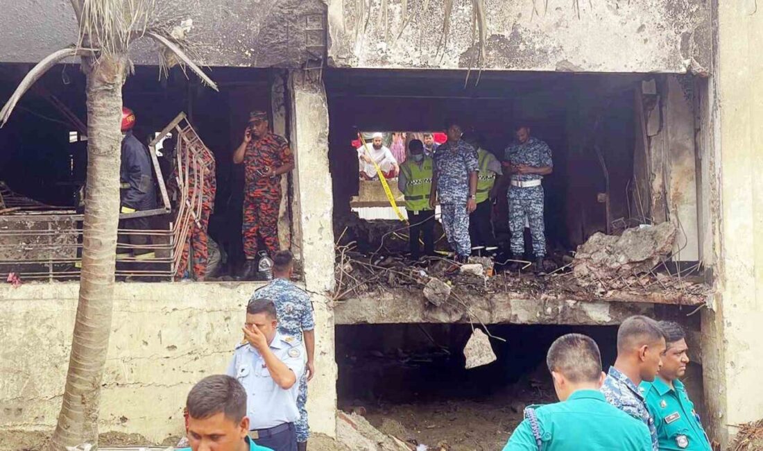Bangladeş’te Hava Kuvvetleri’ne ait F-7 BGI tipi uçağın eğitim uçuşu