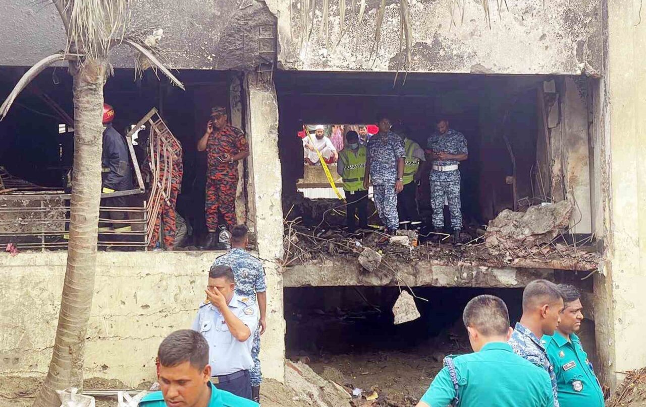 Bangladeş’te Hava Kuvvetleri’ne ait F-7 BGI tipi uçağın eğitim uçuşu