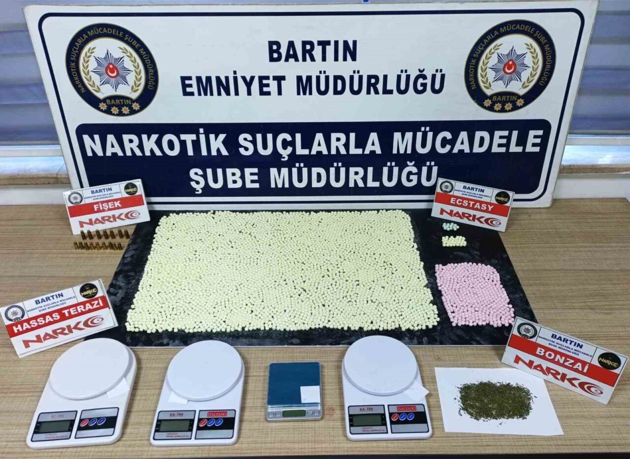 Bartın ve İstanbul’da gerçekleştirilen uyuşturucu operasyonunda 10 kişi gözaltına alındı.