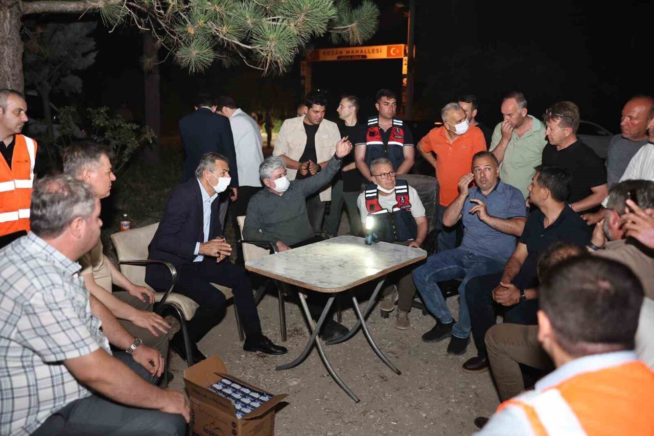 Sakarya Büyükşehir Belediye Başkanı Yusuf Alemdar, Geyve’de başlayan orman yangınının