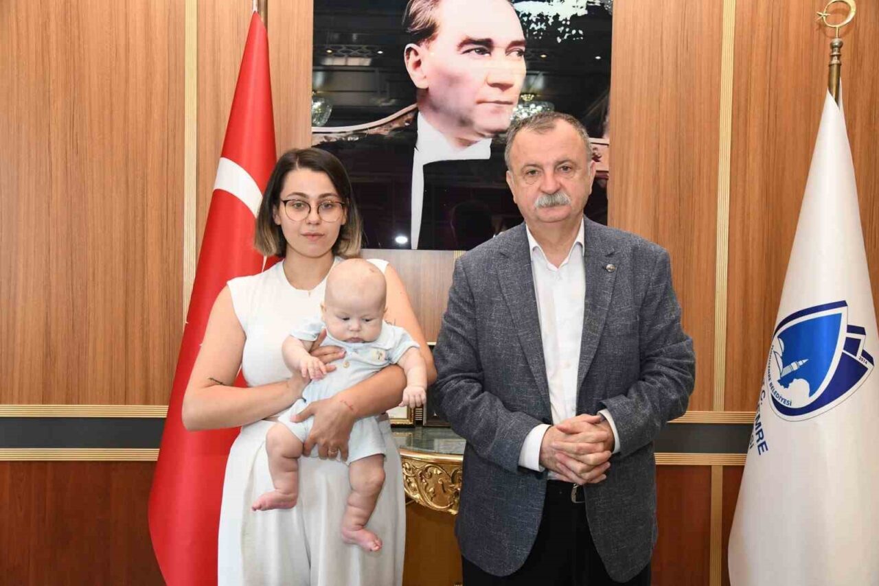Yunusemre Belediye Başkanı Semih Balaban, 4 aylık SMA Tip-1 hastası