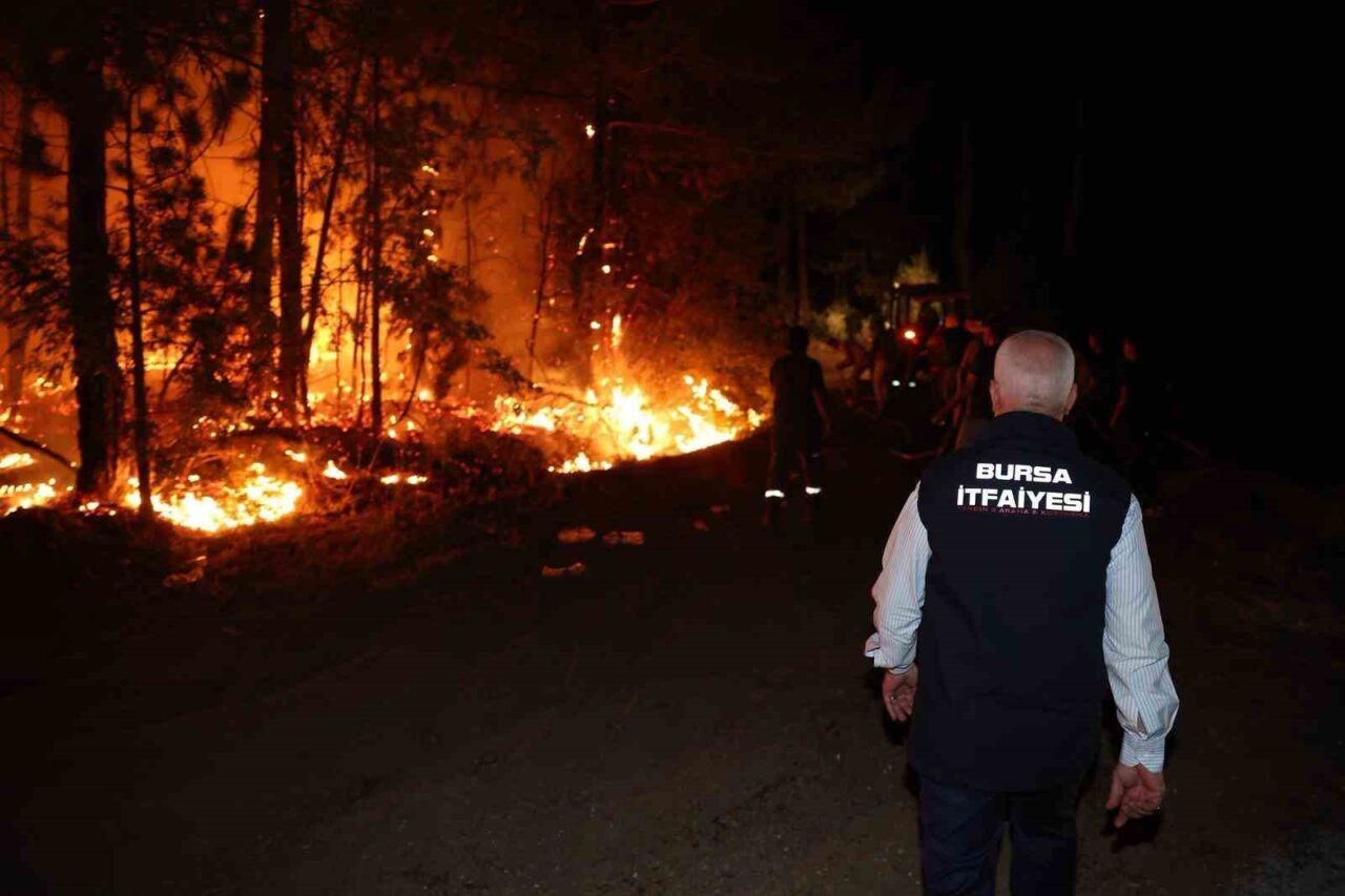 Bursa Büyükşehir Belediye Başkanı Mustafa Bozbey, Harmancık’ta yangın bölgesinden başka