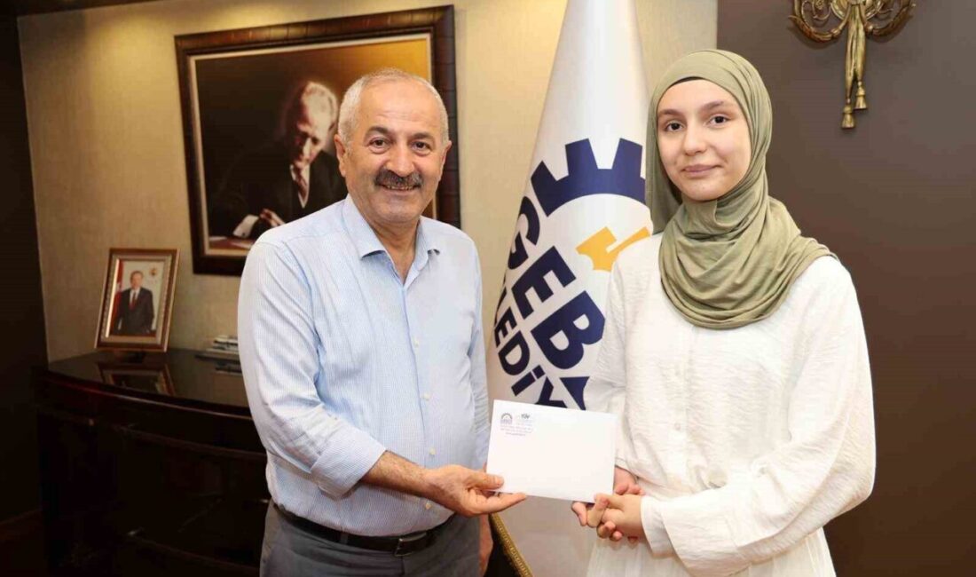 Gebze Belediye Başkanı Zinnur Büyükgöz, Liselere Geçiş Sistemi (LGS) sınavında