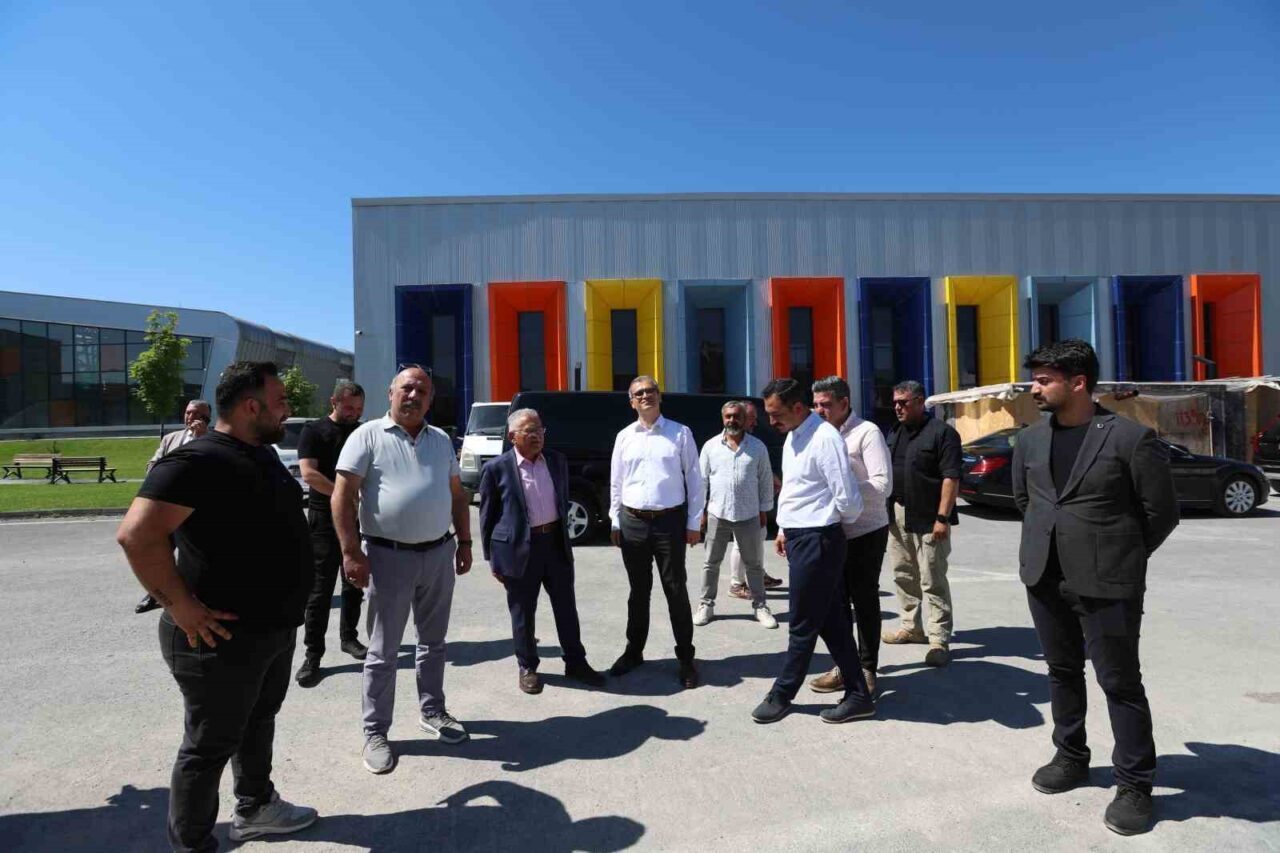 Kayseri Büyükşehir Belediye Başkanı Dr. Memduh Büyükkılıç; belediye-hayırsever iş birliğindeki