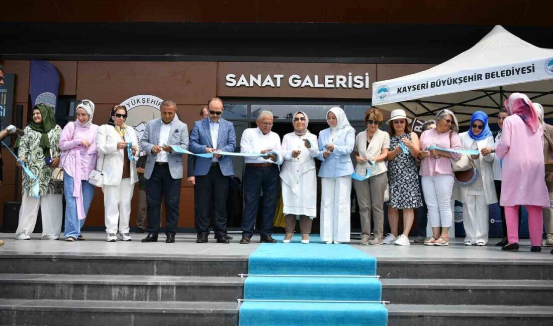Kayseri Büyükşehir Belediye Başkanı Dr. Memduh Büyükkılıç, eşi Dr. Necmiye