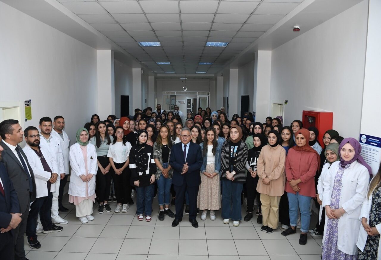 Kayseri Büyükşehir Belediye Başkanı Dr. Memduh Büyükkılıç; Yükseköğretim Kurumları Sınavı