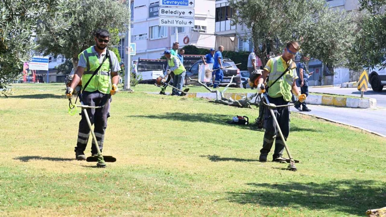 Aydın Büyükşehir Belediyesi, kent genelinde çalışmalarını sürdürüyor. Büyükşehir Belediyesi ekipleri,