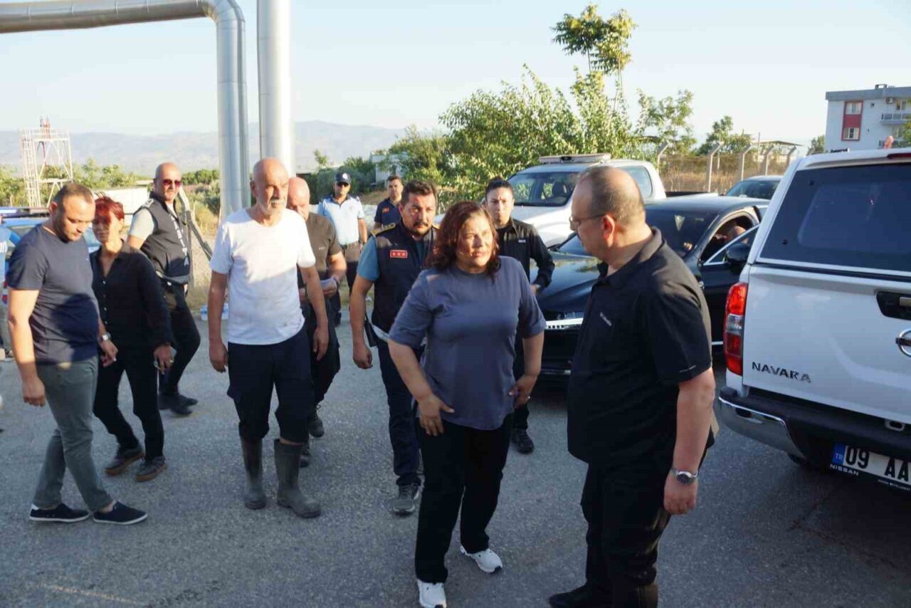 Aydın Büyükşehir Belediye Başkanı Özlem Çerçioğlu, Yılmazköy yangın bölgesine gelerek