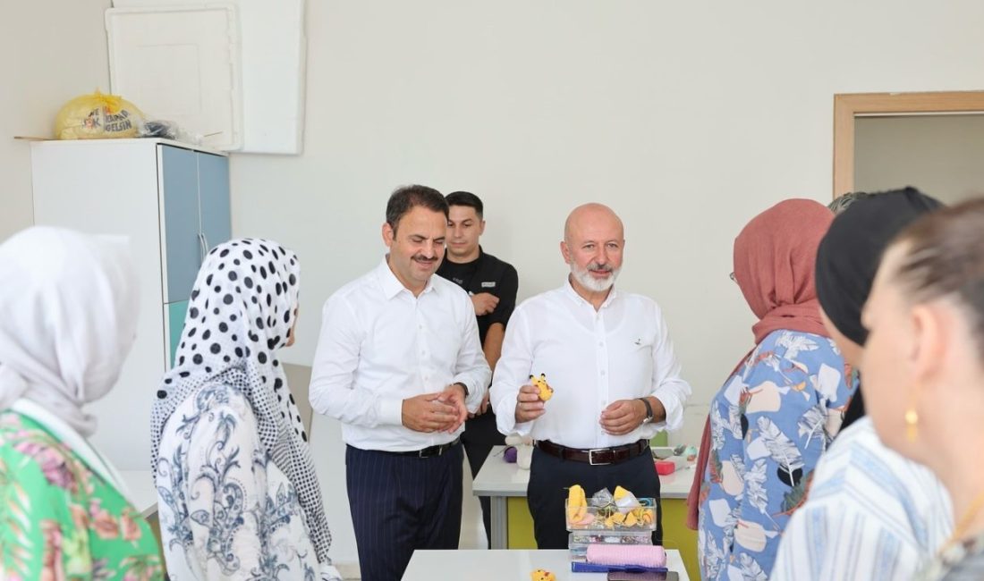 Kocasinan Belediye Başkanı Ahmet Çolakbayrakdar, Kocasinan Kaymakamı Erdoğan Turan Ermiş