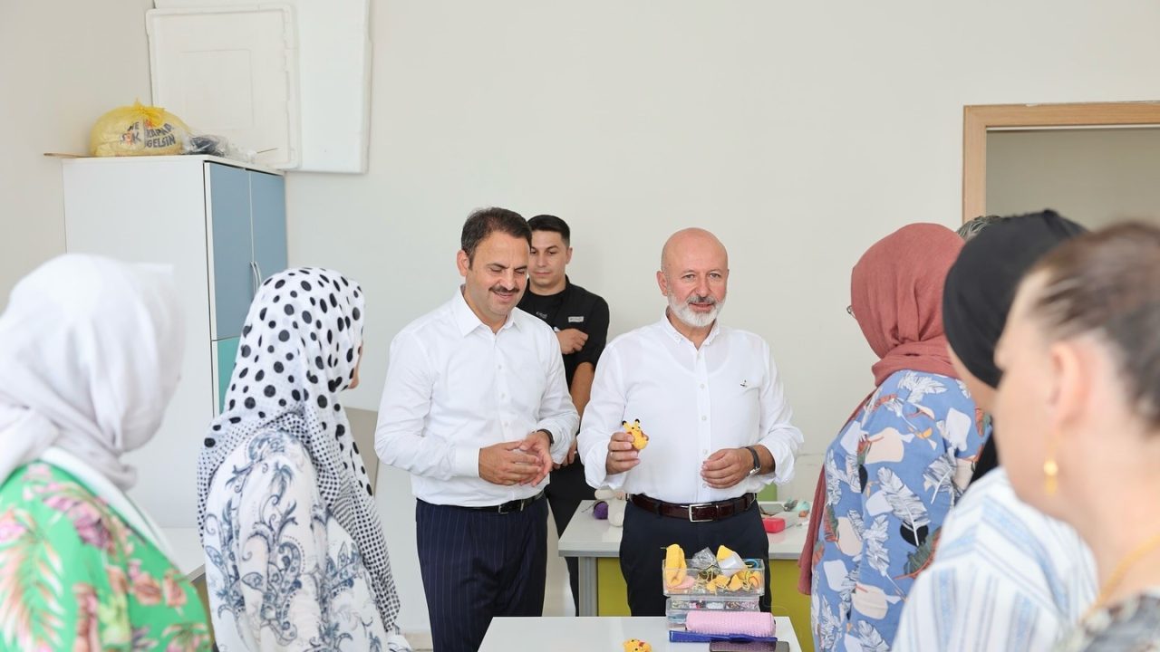 Kocasinan Belediye Başkanı Ahmet Çolakbayrakdar, Kocasinan Kaymakamı Erdoğan Turan Ermiş