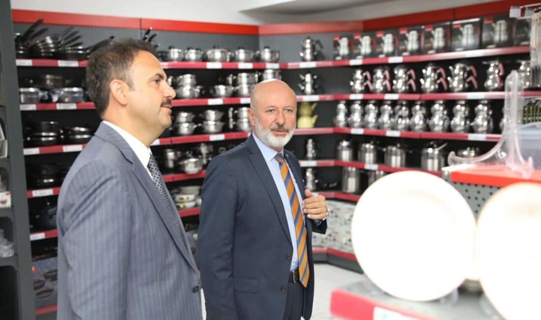 Kocasinan Belediye Başkanı Ahmet Çolakbayrakdar; Kocasinan Kaymakamlığı’na atanan Erdoğan Turan