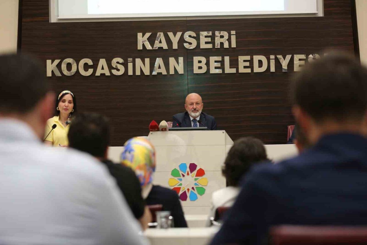 Kocasinan Belediye Başkanı Ahmet Çolakbayrakdar, Pençe-Kilit Harekâtı bölgesinde arama-tarama faaliyeti