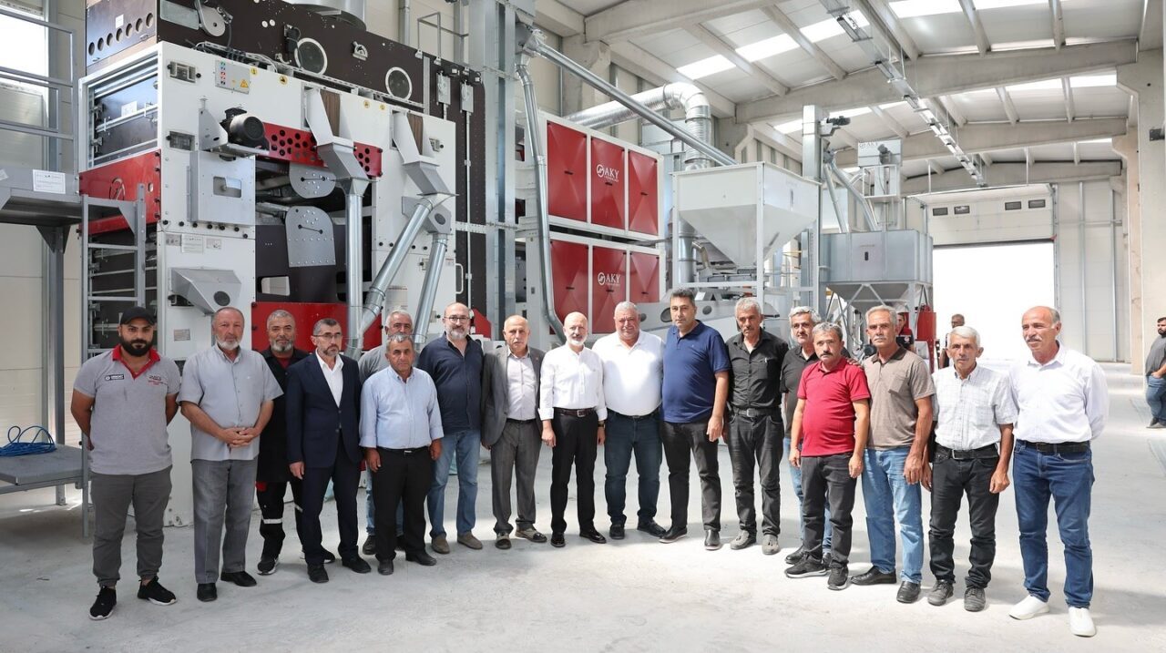 Kocasinan Belediye Başkanı Ahmet Çolakbayrakdar; meclis üyeleriyle birlikte çiftçileri desteklemek